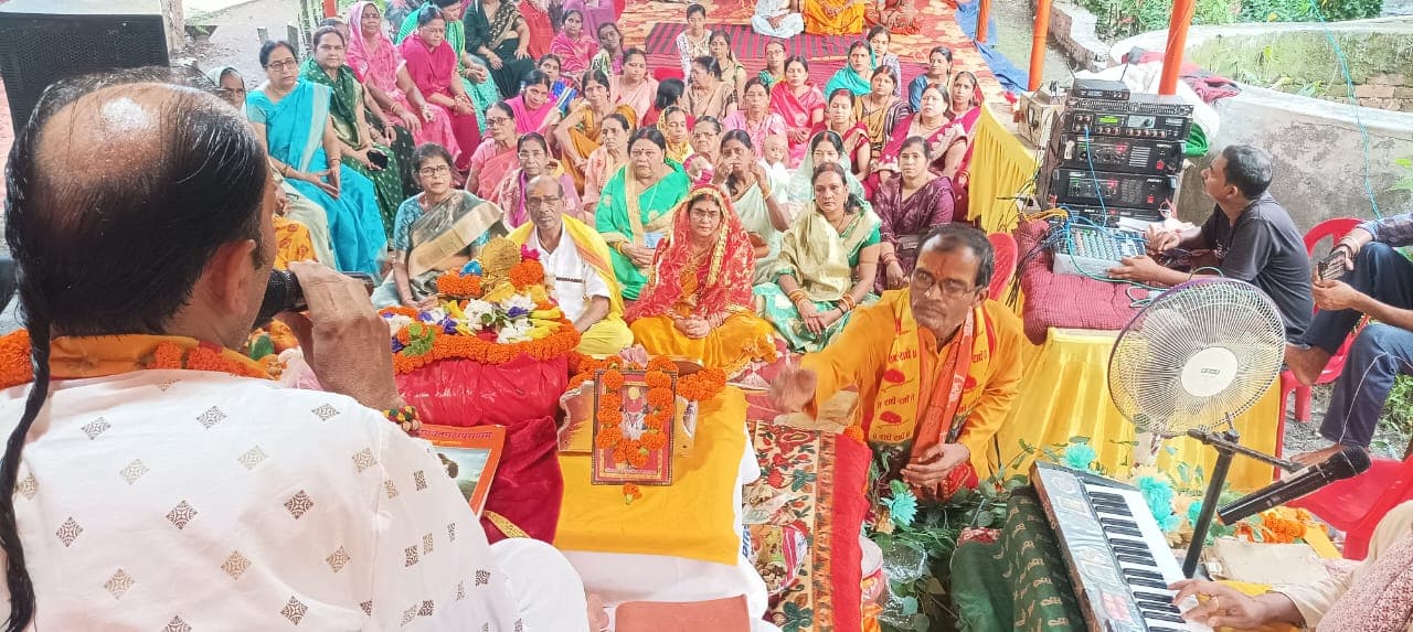 गोवर्धन लीला अहंकार त्यागने की देती है प्रेरणा : अजय गोवर्धन लीला अहंकार त्यागने की देती है प्रेरणा : अजय