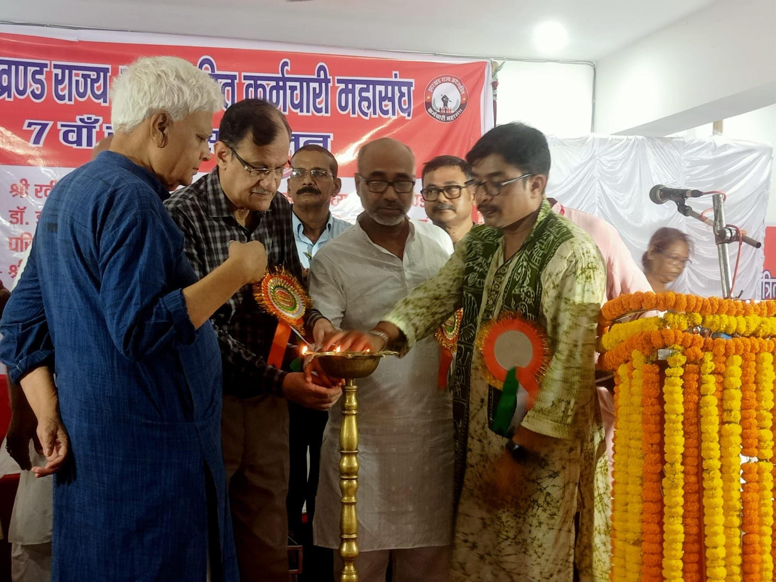 कर्मचारियों के अधिकारों की रक्षा के लिए एकजुट संघर्ष जरूरी : राजीव कर्मचारियों के अधिकारों की रक्षा के लिए एकजुट संघर्ष जरूरी : राजीव