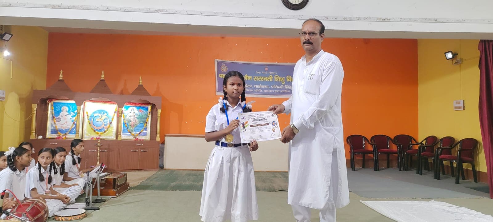 आर्चरी प्रतियोगिता में एंजेलिना जामुदा प्रथम आर्चरी प्रतियोगिता में एंजेलिना जामुदा प्रथम