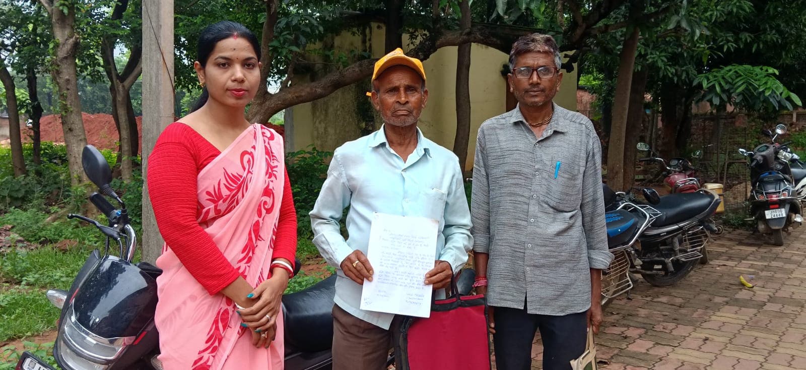 पेंशन के लिए छह साल से भटक रहा बुजुर्ग, धरना की चेतावनी पेंशन के लिए छह साल से भटक रहा बुजुर्ग, धरना की चेतावनी