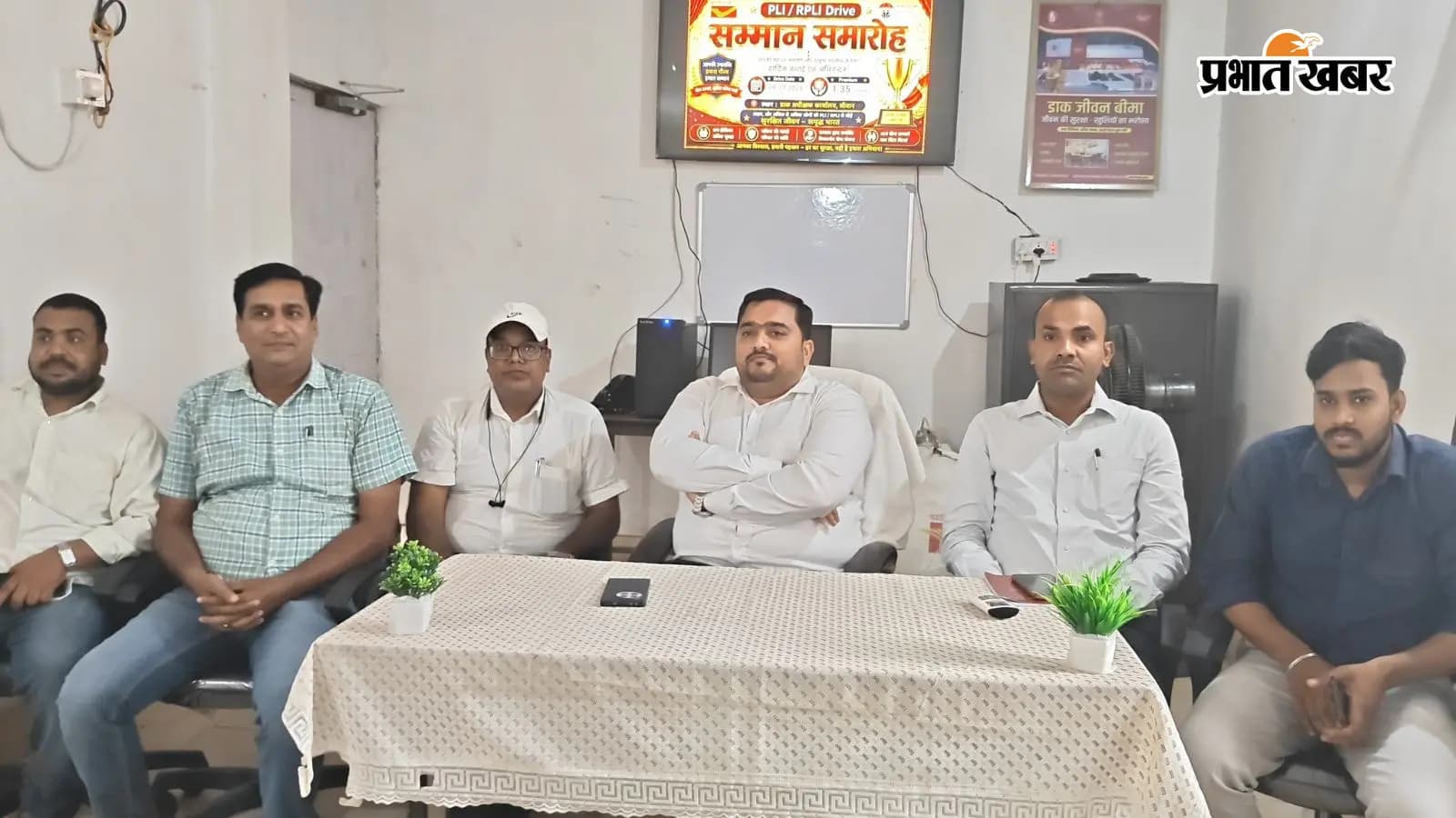 कार्यक्रम में शामिल डाक अधीक्षक व अन्य कार्यक्रम में शामिल डाक अधीक्षक व अन्य
