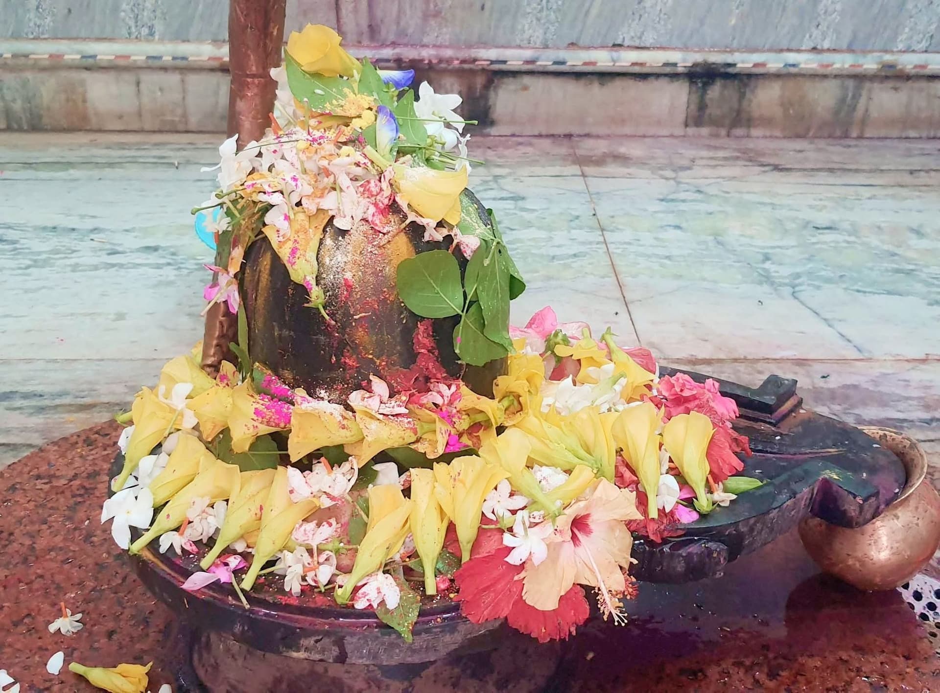 मासिक शिवरात्रि पर शिवालयों में उमड़ा आस्था का सैलाब, हर-हर महादेव के जयघोष से गूंजा क्षेत्र मासिक शिवरात्रि पर शिवालयों में उमड़ा आस्था का सैलाब, हर-हर महादेव के जयघोष से गूंजा क्षेत्र