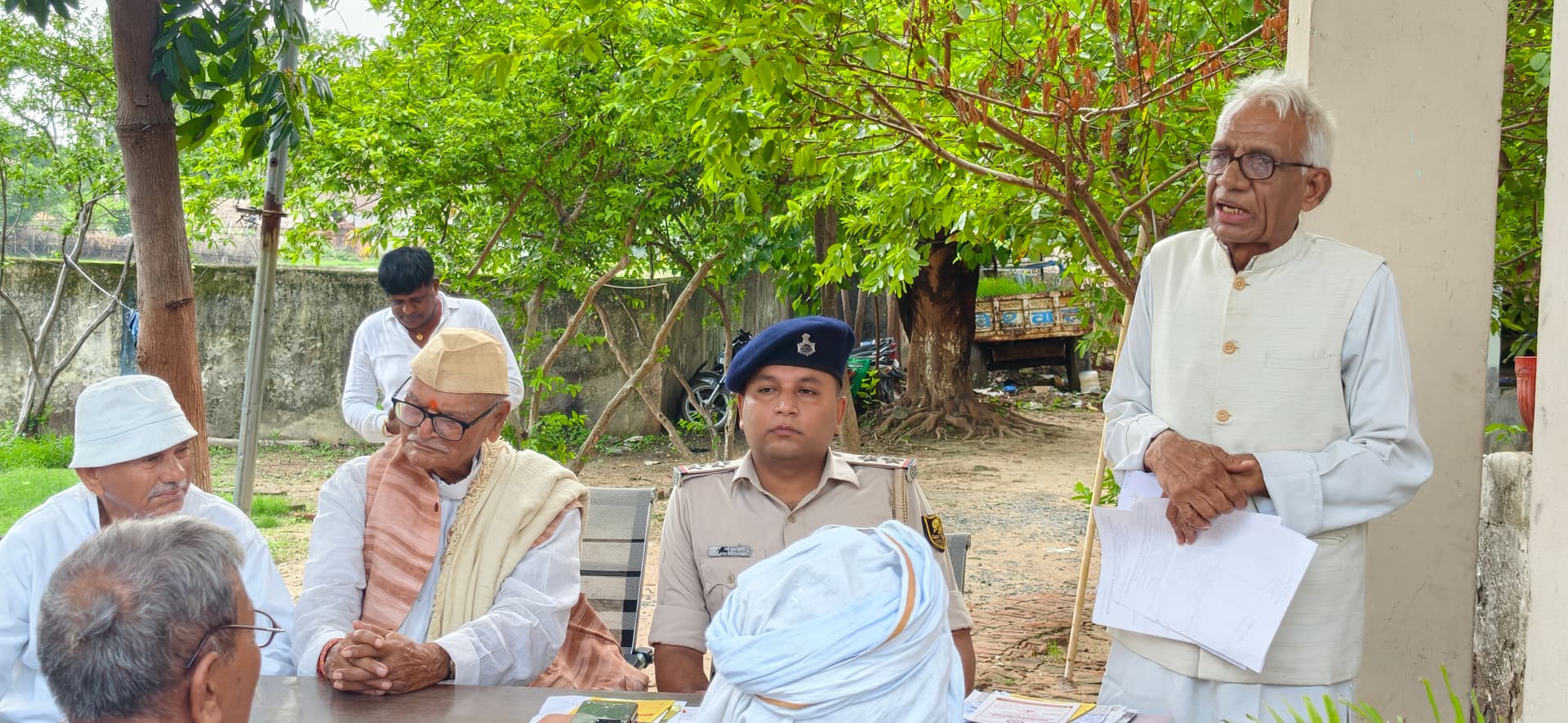 वरिष्ठ नागरिकों की समस्याओं के समाधान को पुलिस सदैव तत्पर : थानाध्यक्ष वरिष्ठ नागरिकों की समस्याओं के समाधान को पुलिस सदैव तत्पर : थानाध्यक्ष