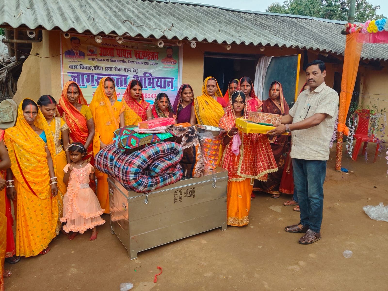 संस्था द्वारा विवाह योग्य पंद्रह गरीब कन्याओं को प्रदान की गई विदाई सामाग्री संस्था द्वारा विवाह योग्य पंद्रह गरीब कन्याओं को प्रदान की गई विदाई सामाग्री