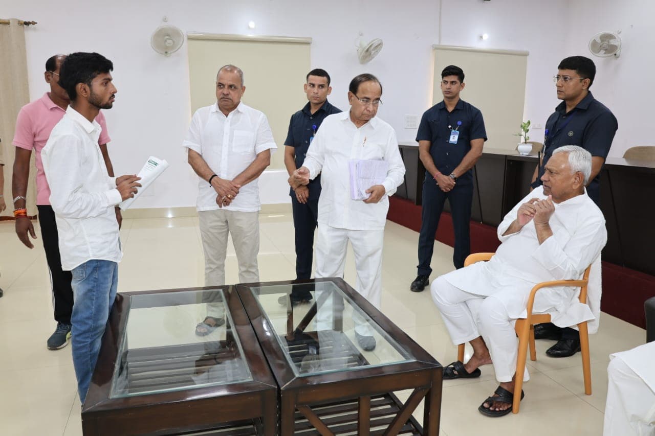 पेज04:पूर्व मुख्यमंत्री नीतीश कुमार से मिलकर एमजेके कॉलेज के मामलों की उठाई गई मांग पेज04:पूर्व मुख्यमंत्री नीतीश कुमार से मिलकर एमजेके कॉलेज के मामलों की उठाई गई मांग