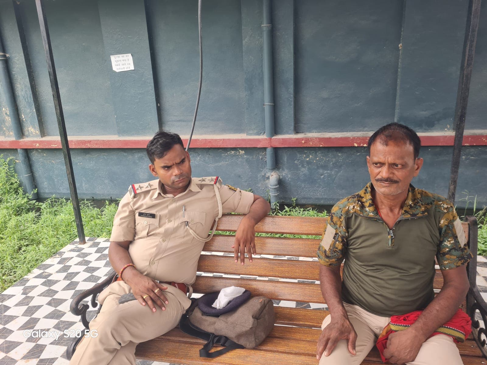 बेगूसराय में झाड़ियों से मिला सिर कटा युवक का शव, डीएमसीएच में पुलिस ने कराया अंत्यपरीक्षण बेगूसराय में झाड़ियों से मिला सिर कटा युवक का शव, डीएमसीएच में पुलिस ने कराया अंत्यपरीक्षण
