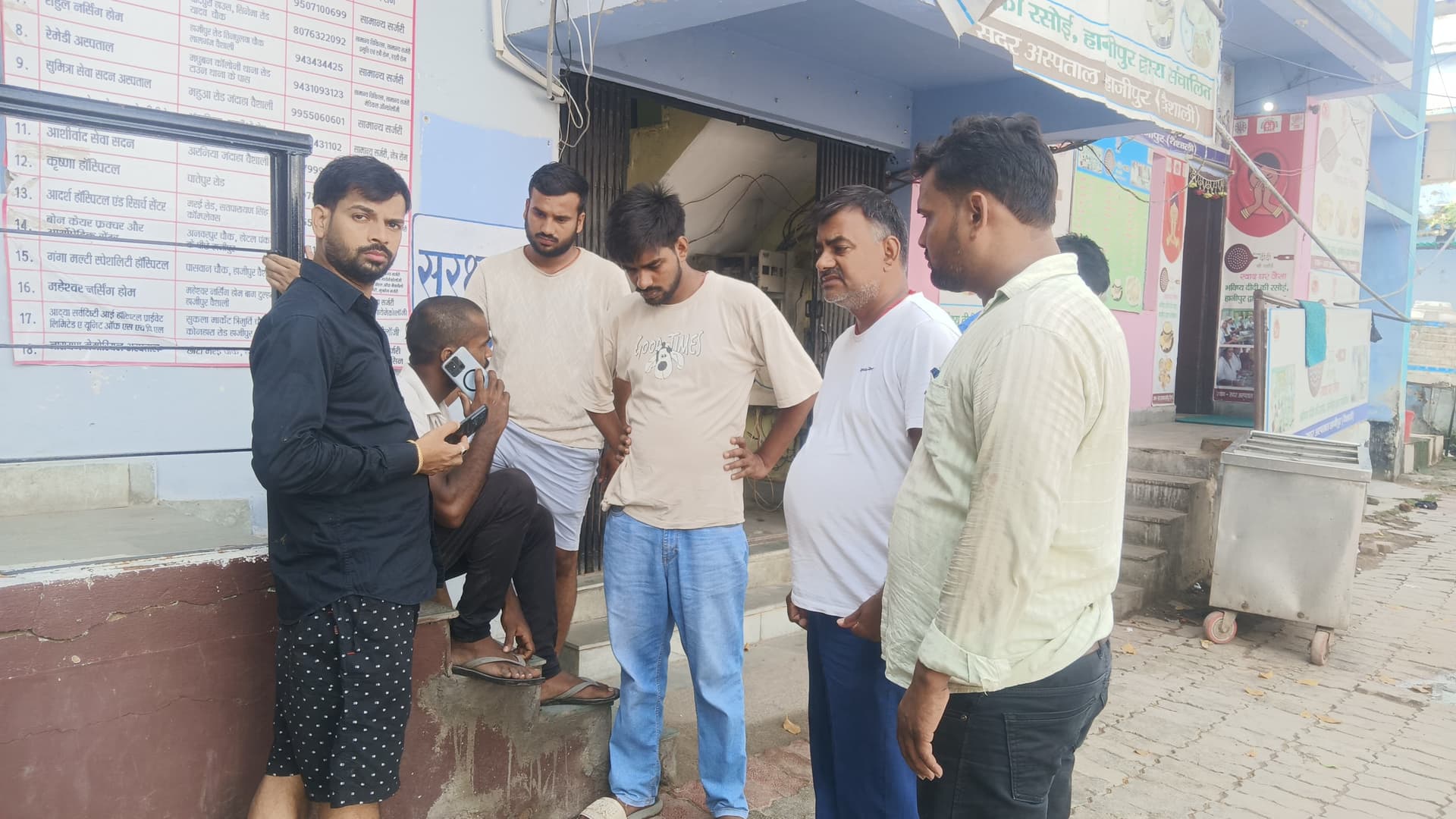 हाजीपुर-मुजफ्फरपुर मार्ग पर भीषण सड़क हादसा खड़े ट्रक से टकराई बस, चालक की मौत हाजीपुर-मुजफ्फरपुर मार्ग पर भीषण सड़क हादसा खड़े ट्रक से टकराई बस, चालक की मौत