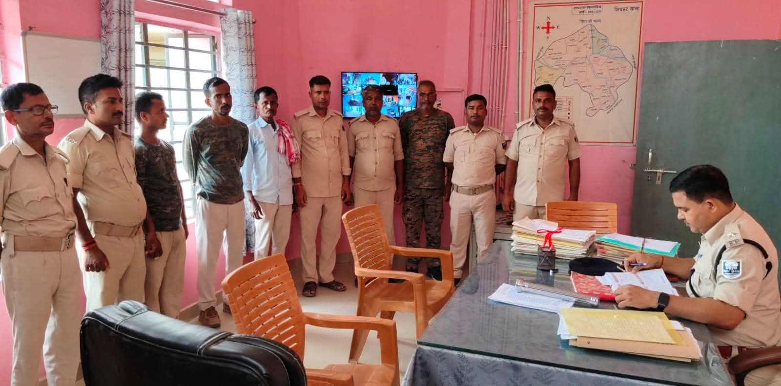 नगर थाना के साथ सभी थानों में चौकीदारी परेड का आयोजन कर क्षेत्र में सतर्कता और सक्रियता बनाने पर जोर नगर थाना के साथ सभी थानों में चौकीदारी परेड का आयोजन कर क्षेत्र में सतर्कता और सक्रियता बनाने पर जोर