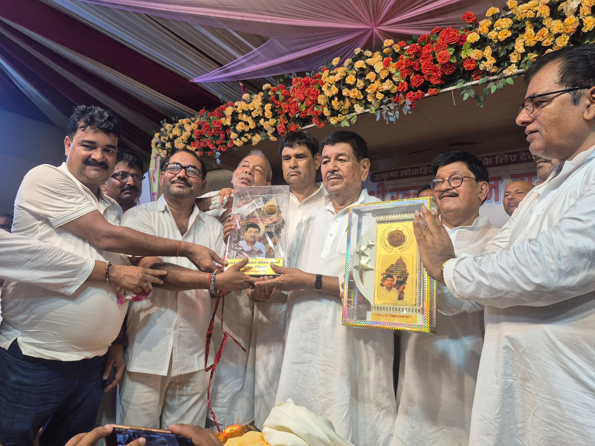 कोसी रत्न सम्मान से सम्मानित हुए सांसद दिनेश चंद्र यादव कोसी रत्न सम्मान से सम्मानित हुए सांसद दिनेश चंद्र यादव