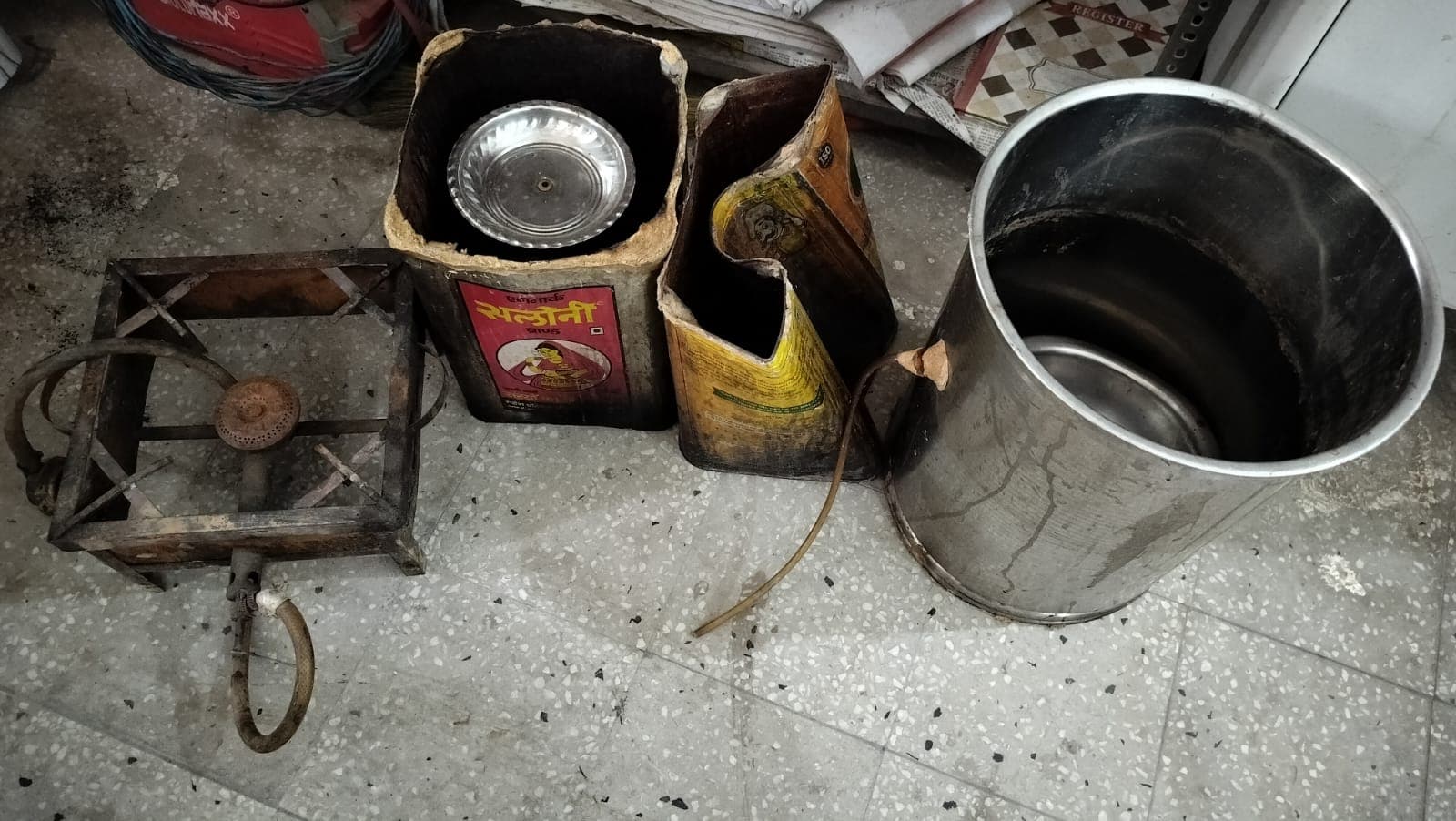 खड़ौरा में पुलिस की छापेमारी. गांजा, शराब बनाने के उपकरण व महुआ पास बरामद खड़ौरा में पुलिस की छापेमारी. गांजा, शराब बनाने के उपकरण व महुआ पास बरामद