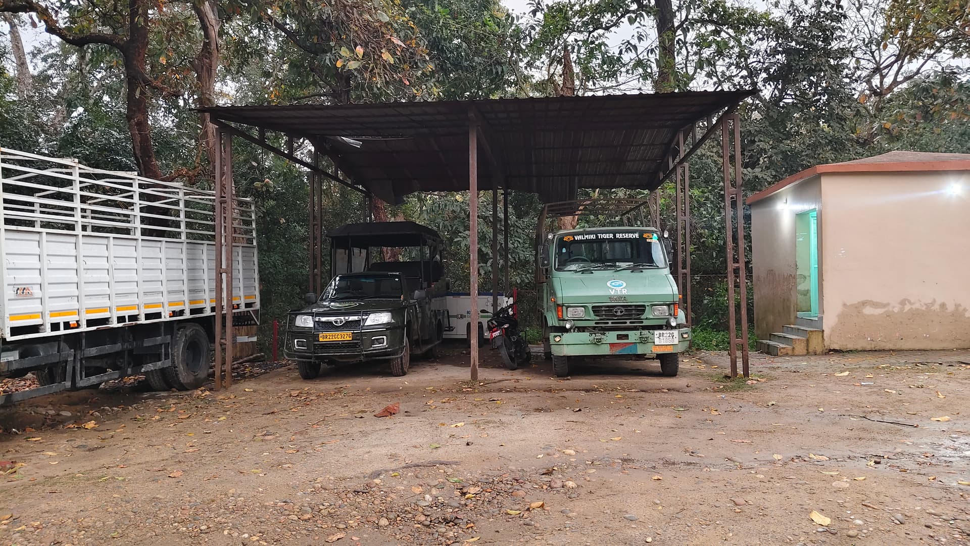 पर्यटन पर ब्रेक से रोजगार पर संकट पर्यटन पर ब्रेक से रोजगार पर संकट