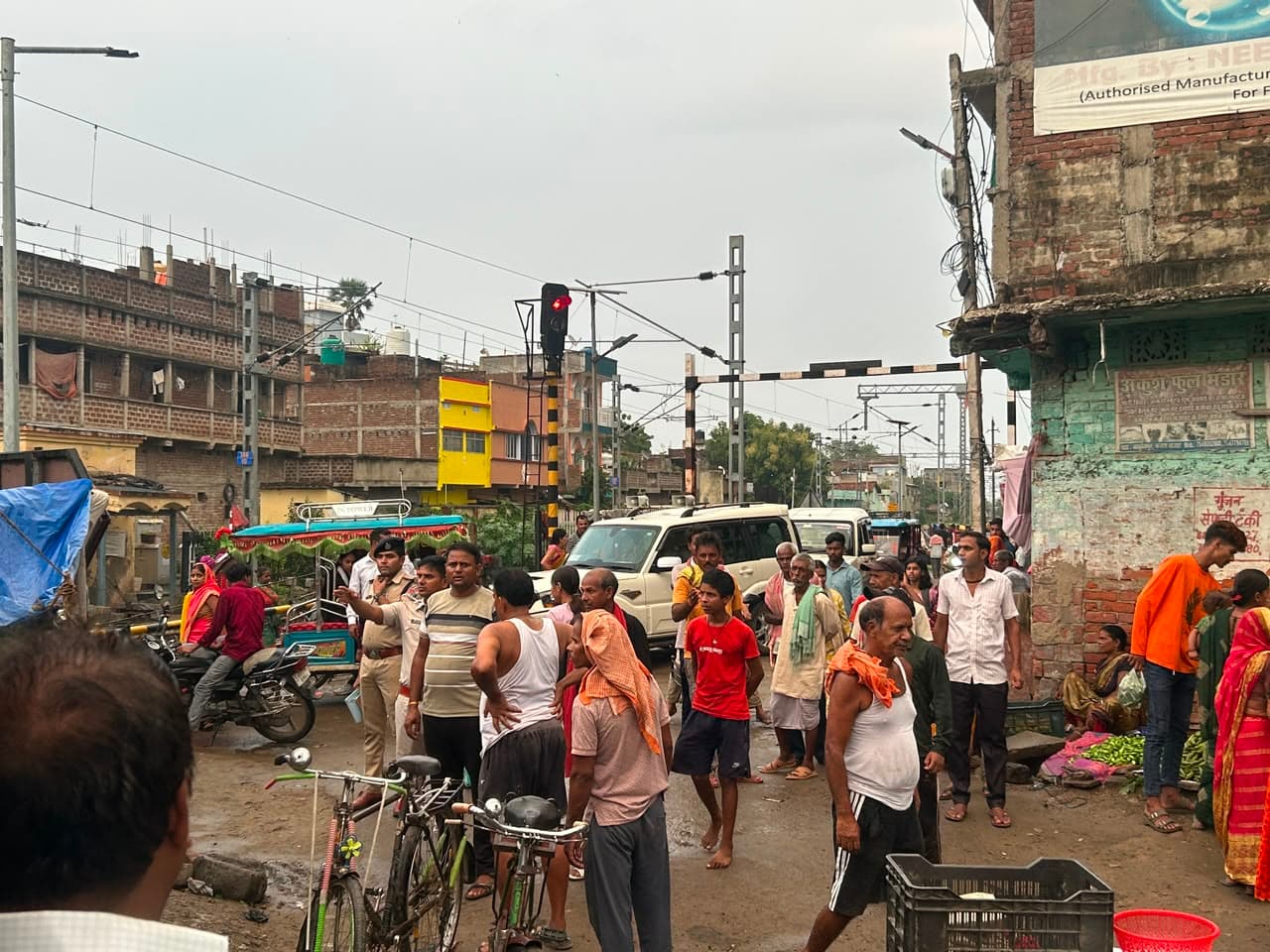 रेलयात्री की सुविधा के लिए स्टेशन को अतक्रिमणमु्क्त कराना प्राथमिकता - रेलयात्री की सुविधा के लिए स्टेशन को अतक्रिमणमु्क्त कराना प्राथमिकता -