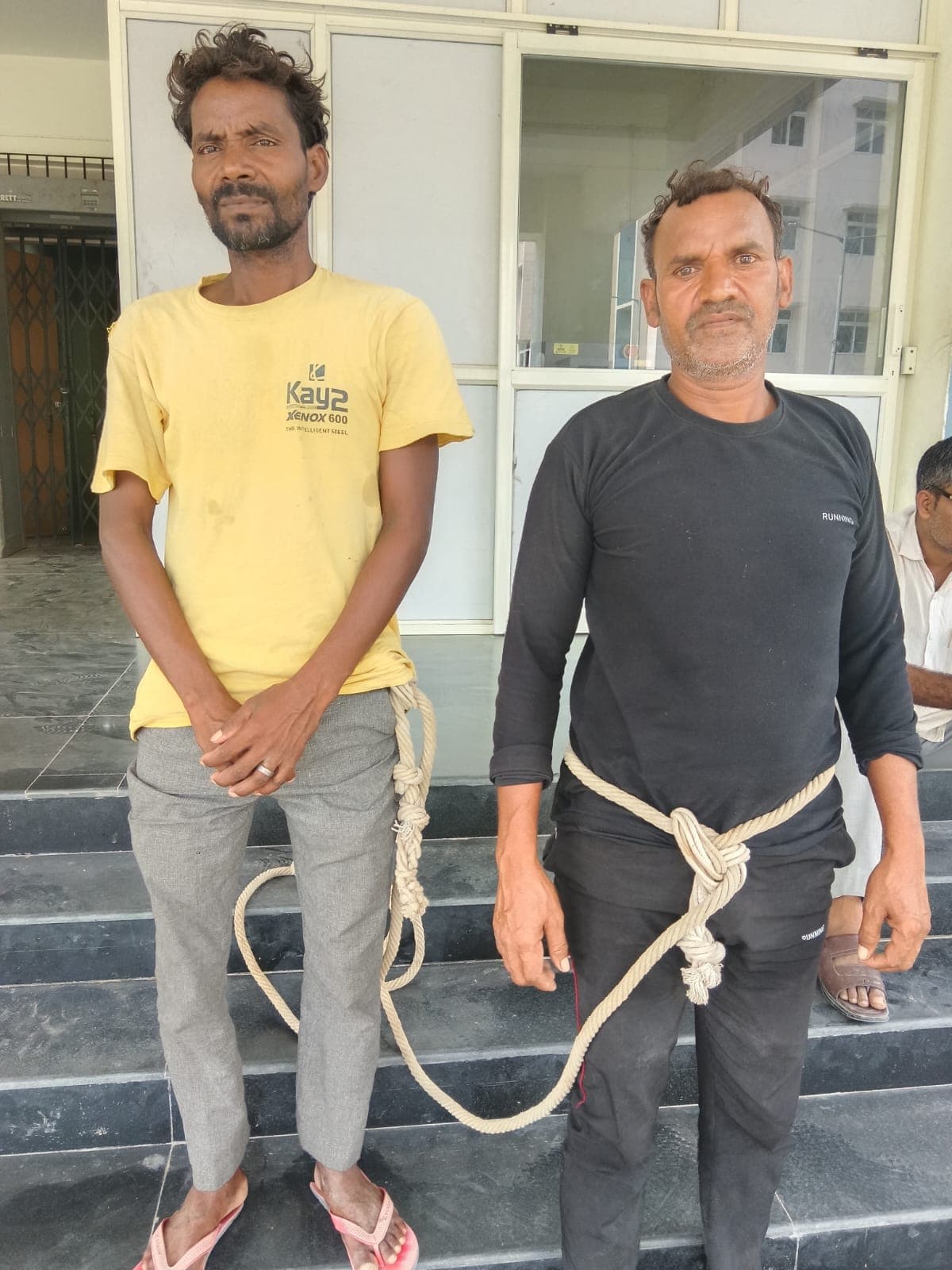 शराब के नशे में हंगामा कर रहे दो पियक्कड़ गिरफ्तार शराब के नशे में हंगामा कर रहे दो पियक्कड़ गिरफ्तार