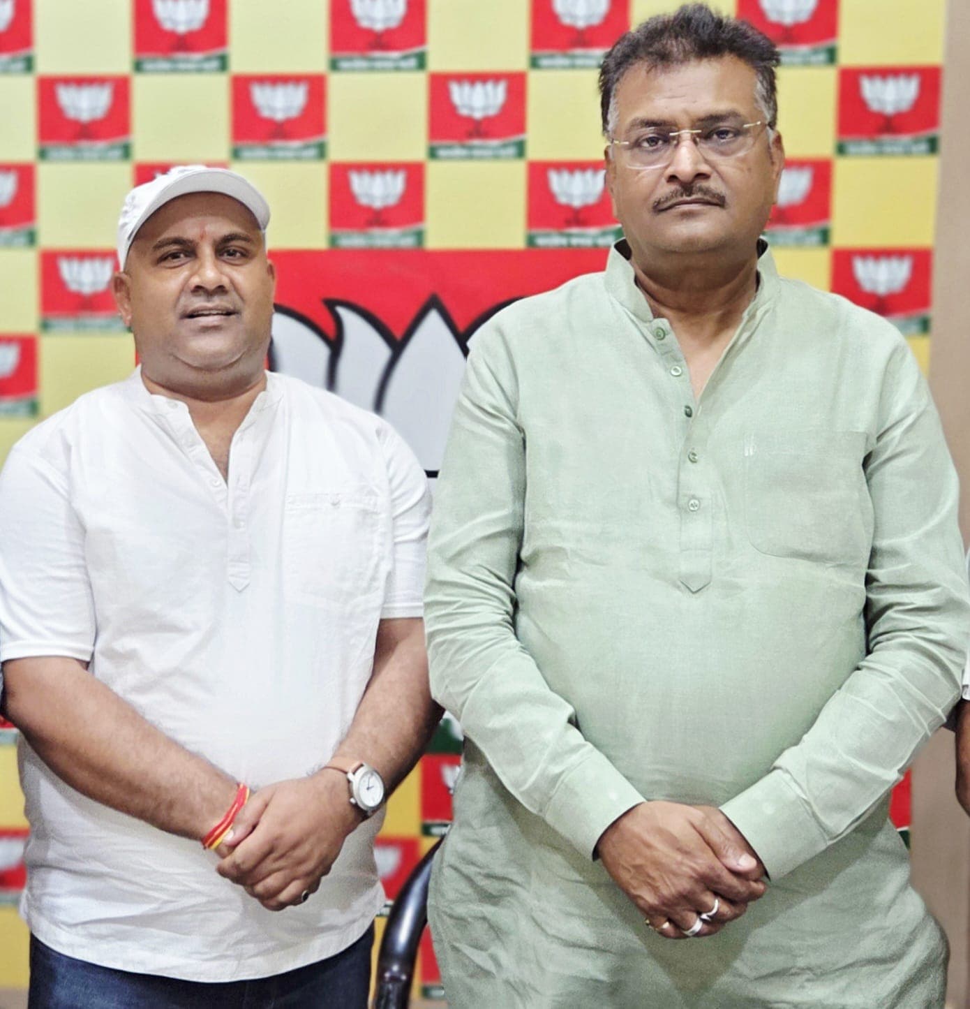 ओके...वार्ड की समस्याओं से सांसद को कराया अवगत ओके...वार्ड की समस्याओं से सांसद को कराया अवगत
