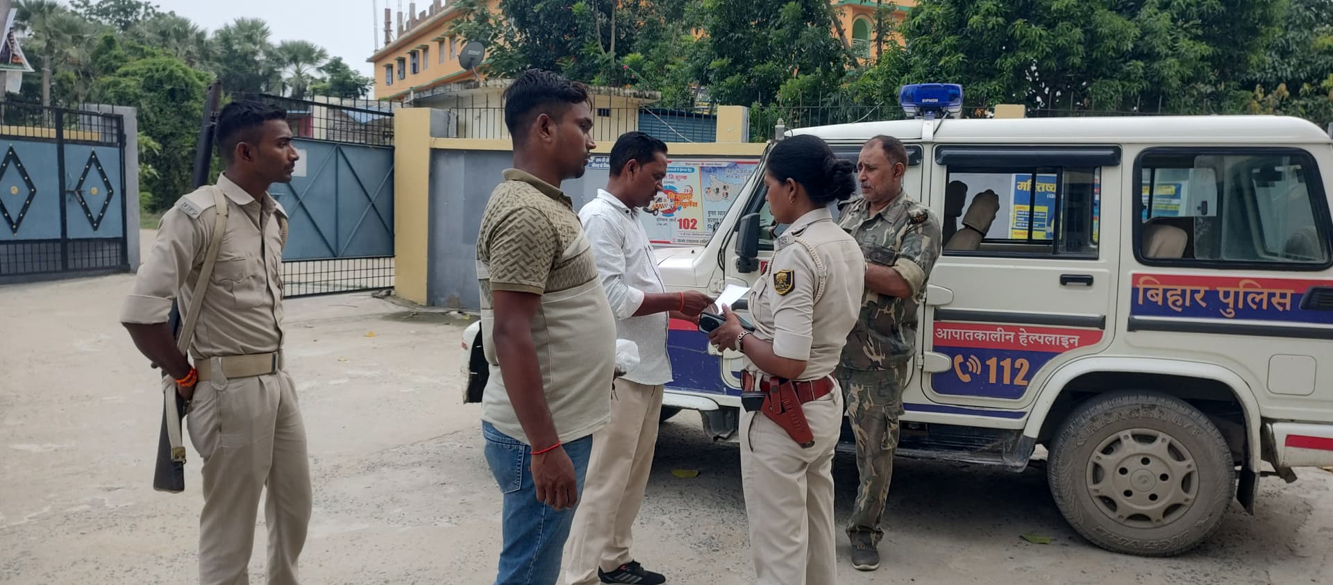 खैरा कृष्णा चौक के पास मिनी पिकअप पलटी, युवक की मौत खैरा कृष्णा चौक के पास मिनी पिकअप पलटी, युवक की मौत