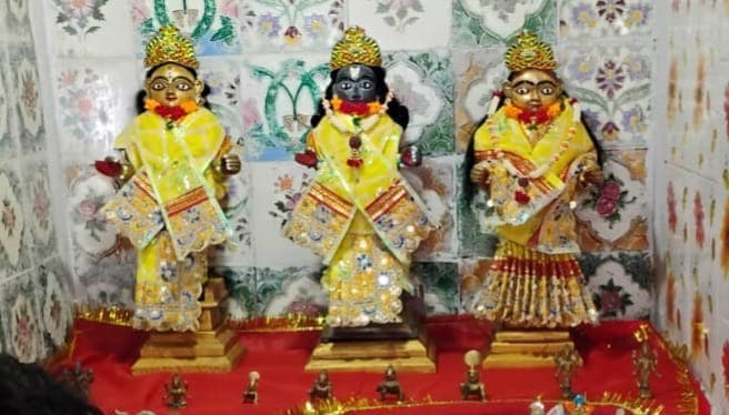 पिटरो गांव स्थित मंदिर से राम जानकी की अष्टधातु की मूर्तियां चोरी पिटरो गांव स्थित मंदिर से राम जानकी की अष्टधातु की मूर्तियां चोरी
