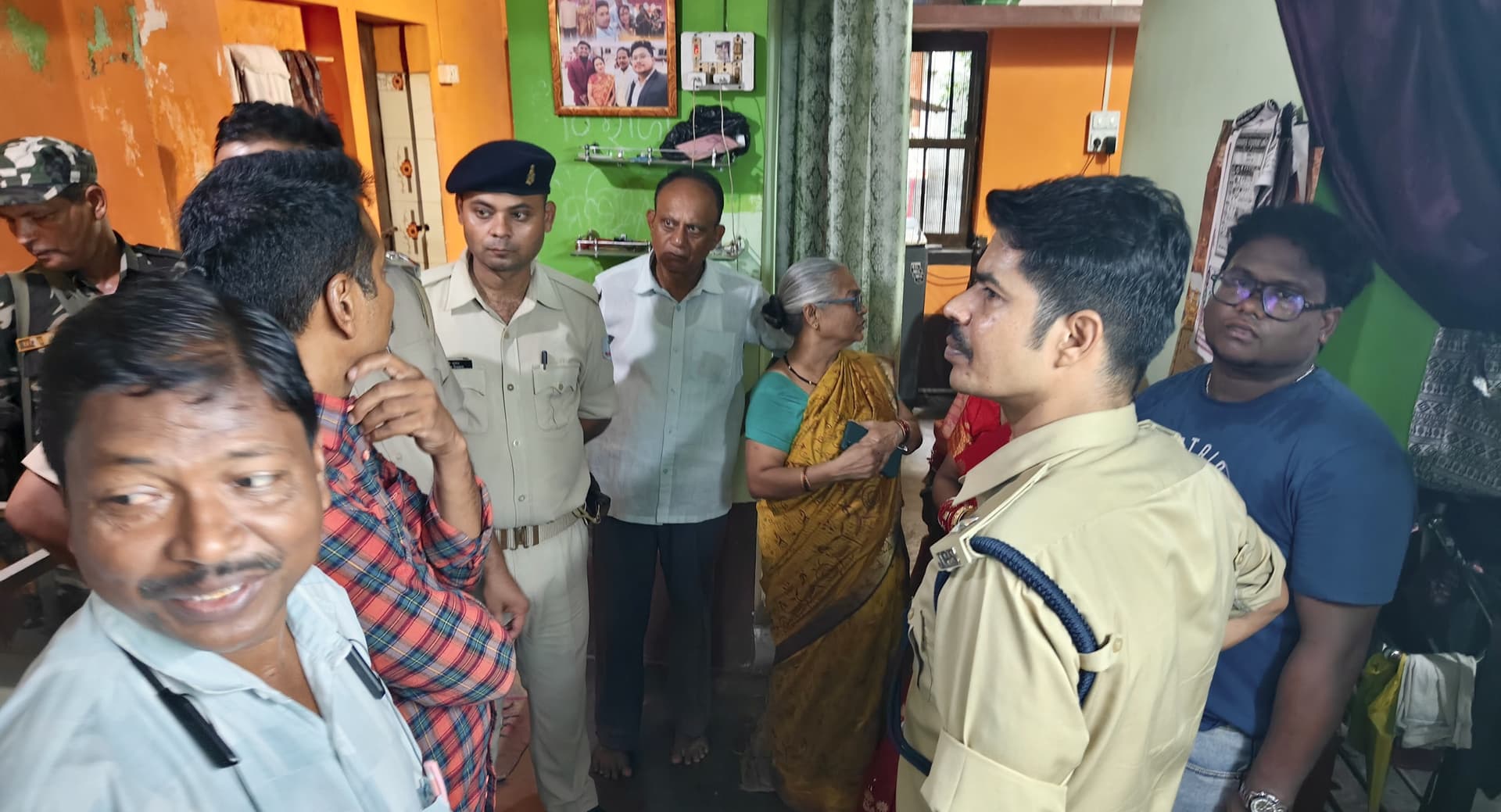 घाटशिला में दिनदहाड़े व्यवसायी के घर से 9.5 लाख की चोरी घाटशिला में दिनदहाड़े व्यवसायी के घर से 9.5 लाख की चोरी