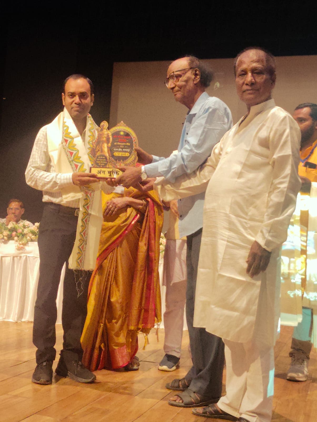 शिवपूजन सिंह अंग गौरव सम्मान से हुए सम्मानित शिवपूजन सिंह अंग गौरव सम्मान से हुए सम्मानित
