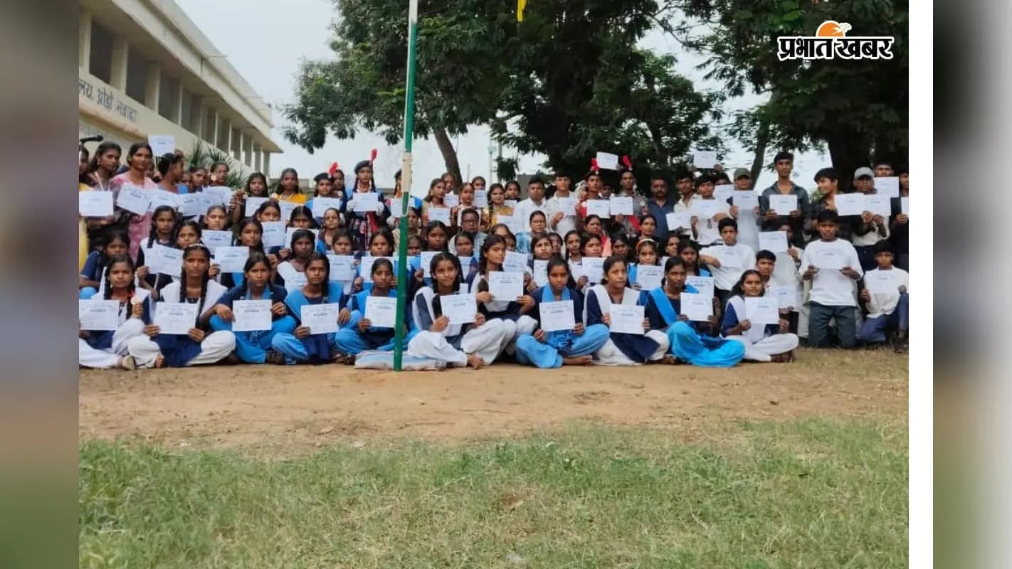 प्रशिक्षण समापन के दौरान मौजूद स्कूली बच्चे. प्रशिक्षण समापन के दौरान मौजूद स्कूली बच्चे.