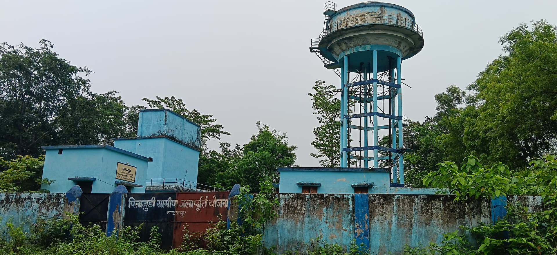 5 करोड़ की पिताजुड़ी जलापूर्ति योजना फेल, बूंद-बूंद को तरस रहे ग्रामीण 5 करोड़ की पिताजुड़ी जलापूर्ति योजना फेल, बूंद-बूंद को तरस रहे ग्रामीण