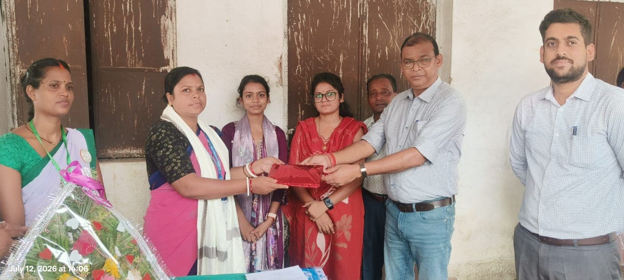 बीएलओ सीता देवी को किया गया सम्मानित बीएलओ सीता देवी को किया गया सम्मानित