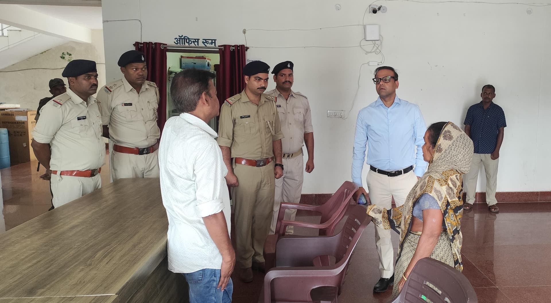 अपराधियों और अवैध धंधेबाजों पर कसें नकेल, लापरवाही बर्दाश्त नहीं : एसएसपी अपराधियों और अवैध धंधेबाजों पर कसें नकेल, लापरवाही बर्दाश्त नहीं : एसएसपी