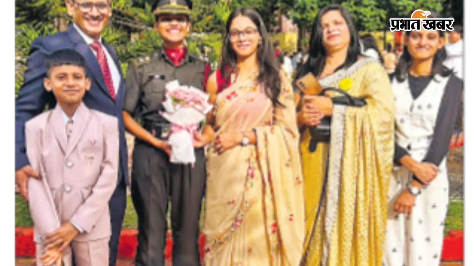 लेफ्टिनेंट (डॉक्टर) के पद पर कमीशन प्राप्त करने के बाद अनुप्रिया लेफ्टिनेंट (डॉक्टर) के पद पर कमीशन प्राप्त करने के बाद अनुप्रिया