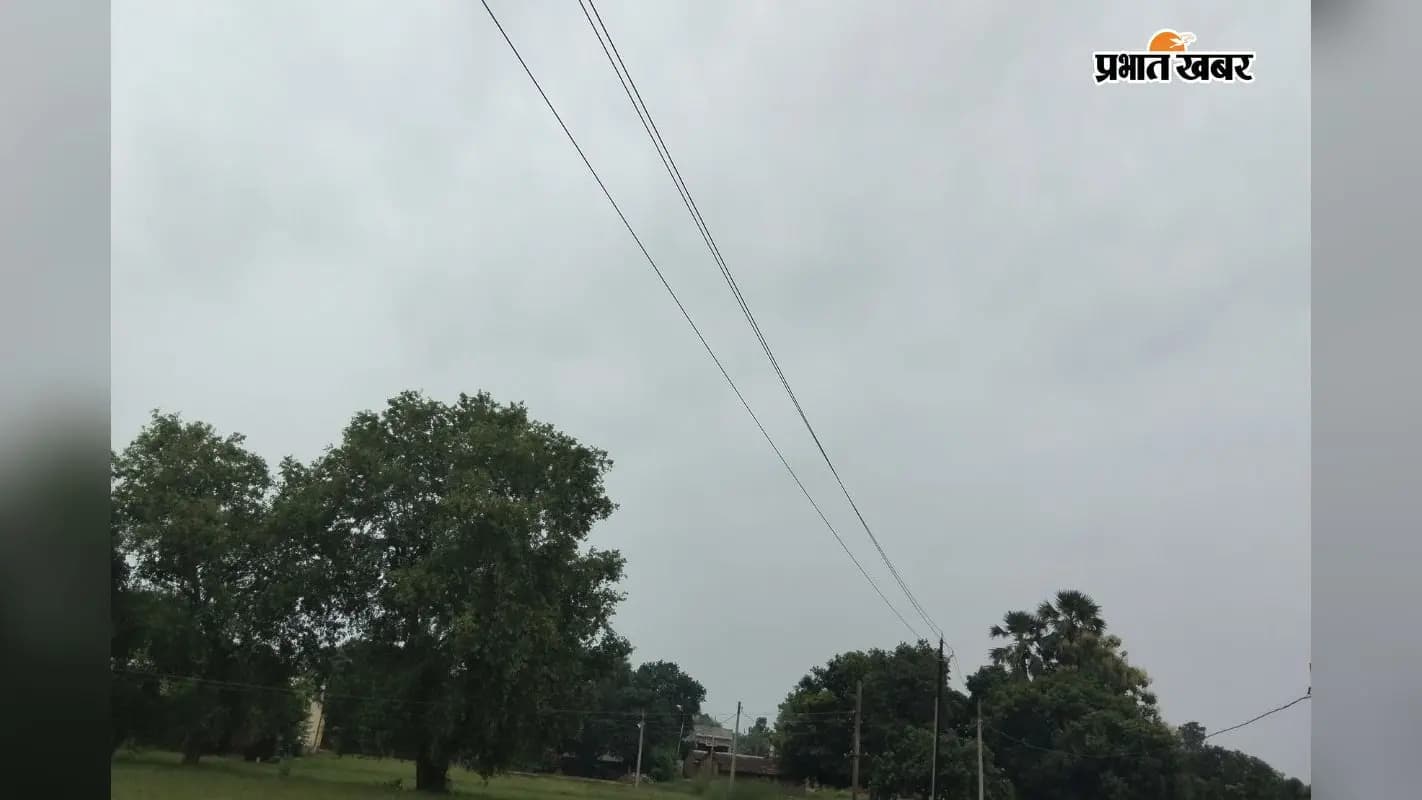 आसमान में छाए काले बादल. आसमान में छाए काले बादल.