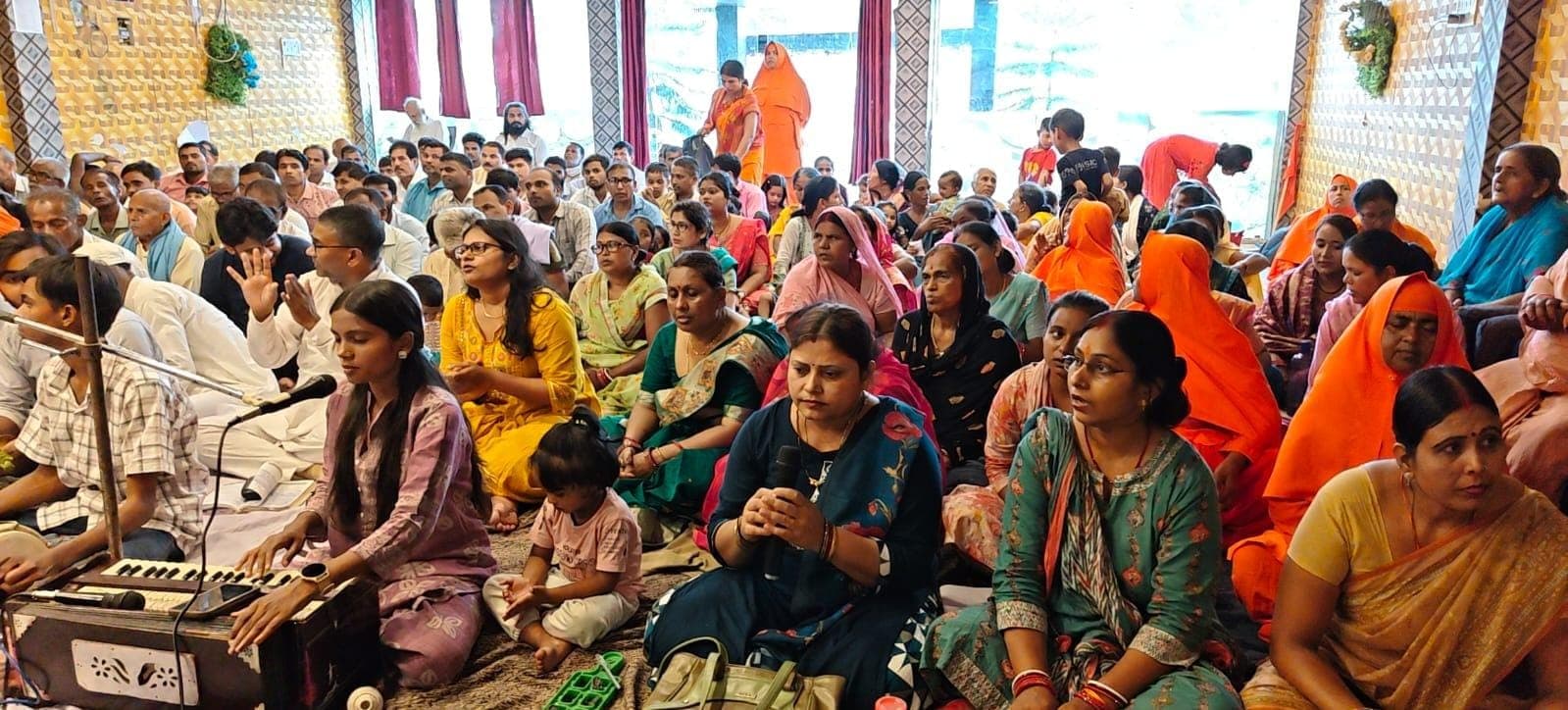 महुआ में कीर्तन रथ भ्रमण के साथ सम्पन्न हुआ आनंद मार्च प्रचारक संघ तीन दिवसीय सेमिनार महुआ में कीर्तन रथ भ्रमण के साथ सम्पन्न हुआ आनंद मार्च प्रचारक संघ तीन दिवसीय सेमिनार
