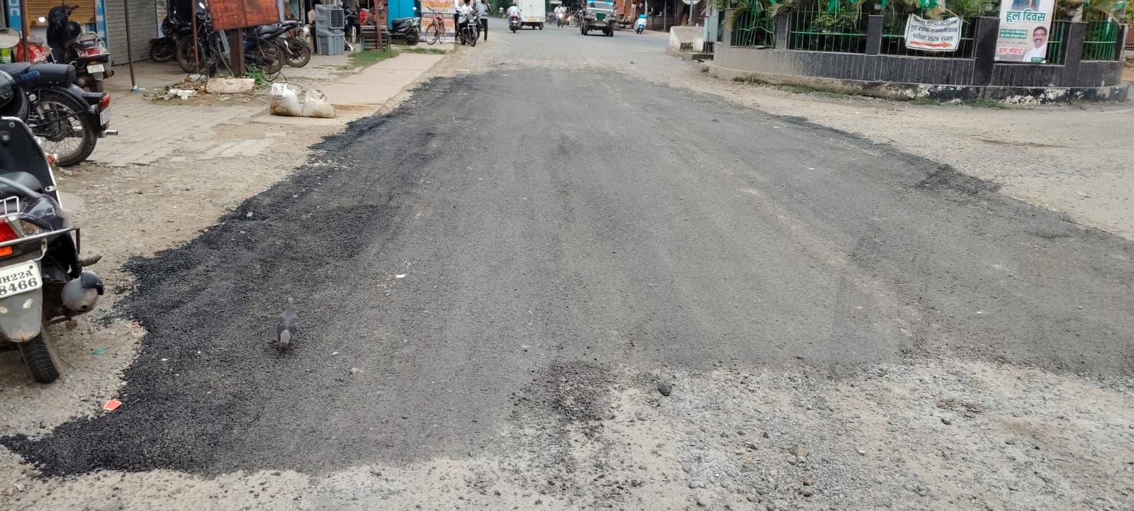 बिरसा चौक का पुराना जानलेवा गड्ढा भरा, राहगीरों को मिली राहत बिरसा चौक का पुराना जानलेवा गड्ढा भरा, राहगीरों को मिली राहत