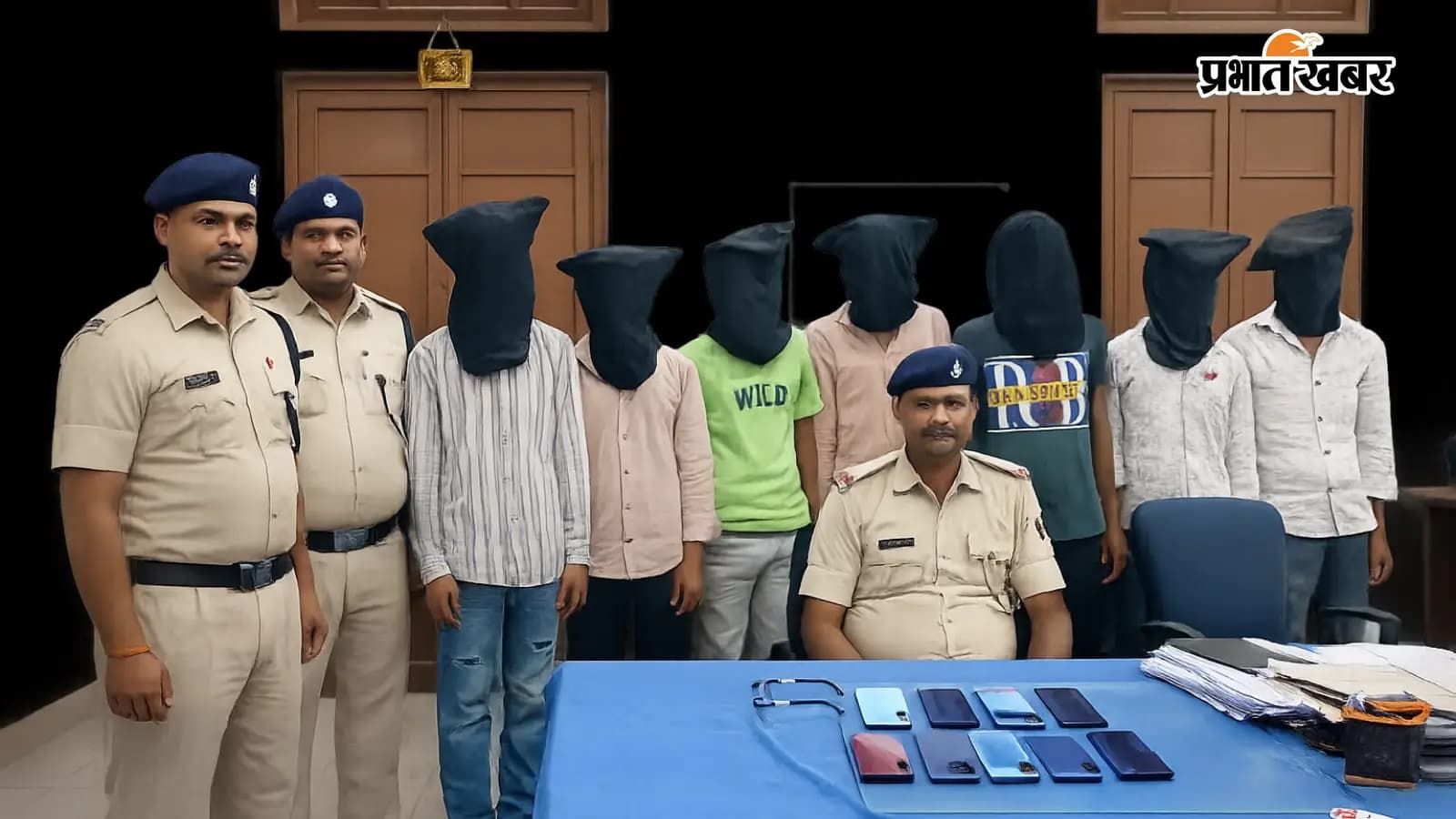 7 शातिर मोबाइल चोर गिरफ्तार 7 शातिर मोबाइल चोर गिरफ्तार