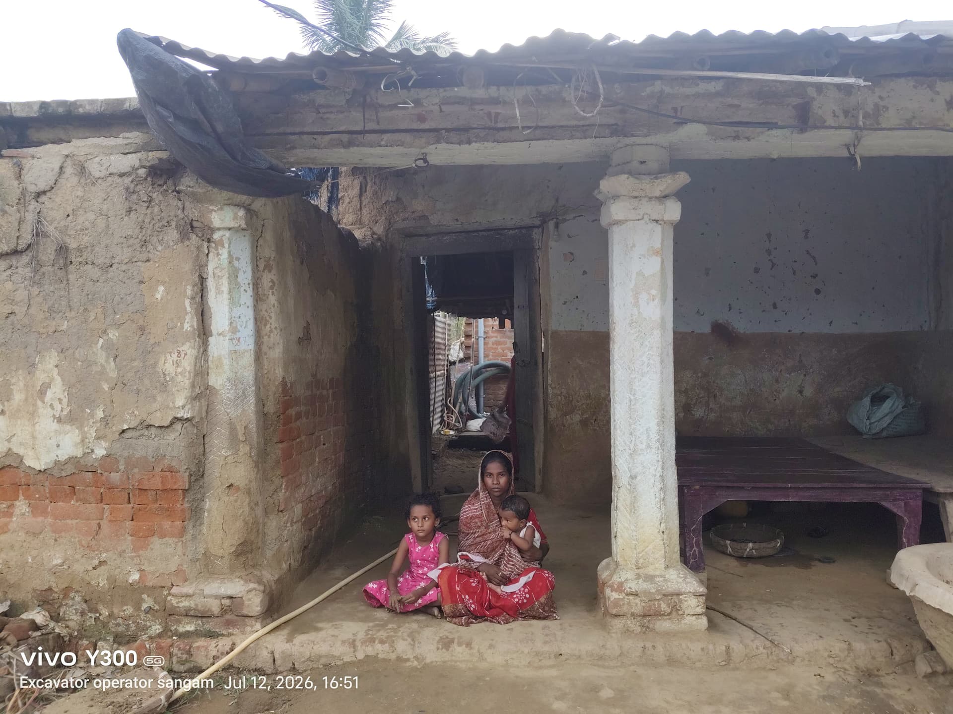 आर्थिक संकट से जूझ रहा है मृतक दोनों परिवार , फांसी देने की मांग आर्थिक संकट से जूझ रहा है मृतक दोनों परिवार , फांसी देने की मांग