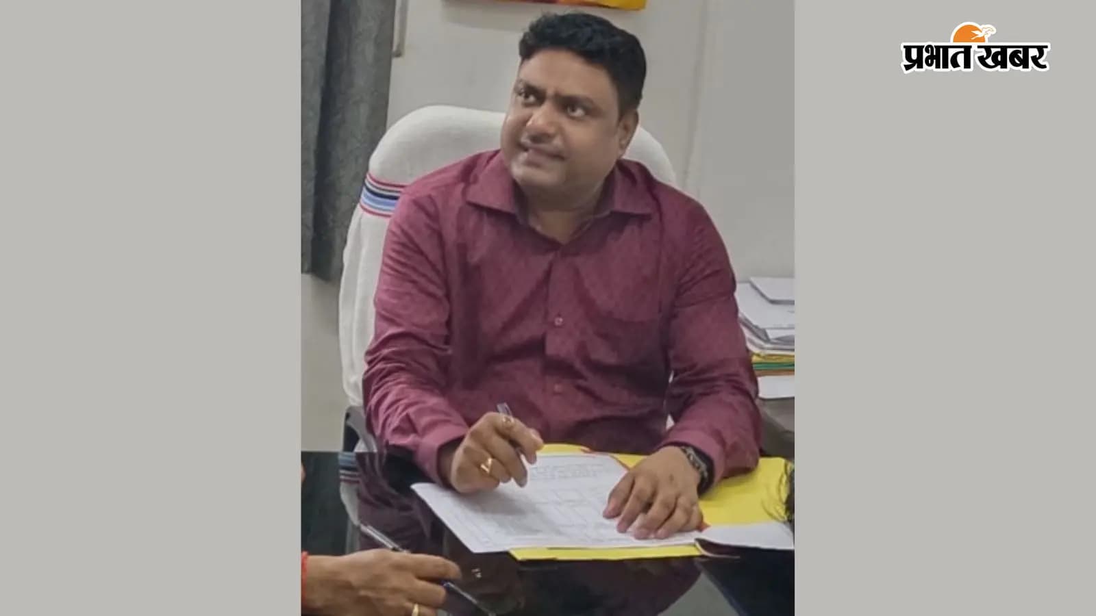 एसडीएम राकेश कुमार की तस्वीर एसडीएम राकेश कुमार की तस्वीर