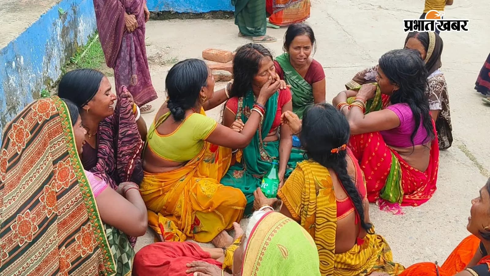 विलाप करते परिजन विलाप करते परिजन
