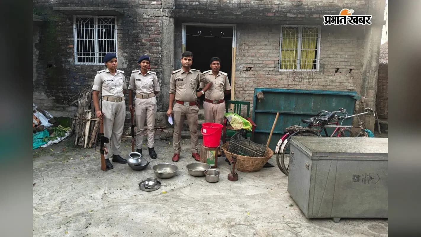 कार्रवाई के दौरान पुलिस. कार्रवाई के दौरान पुलिस.