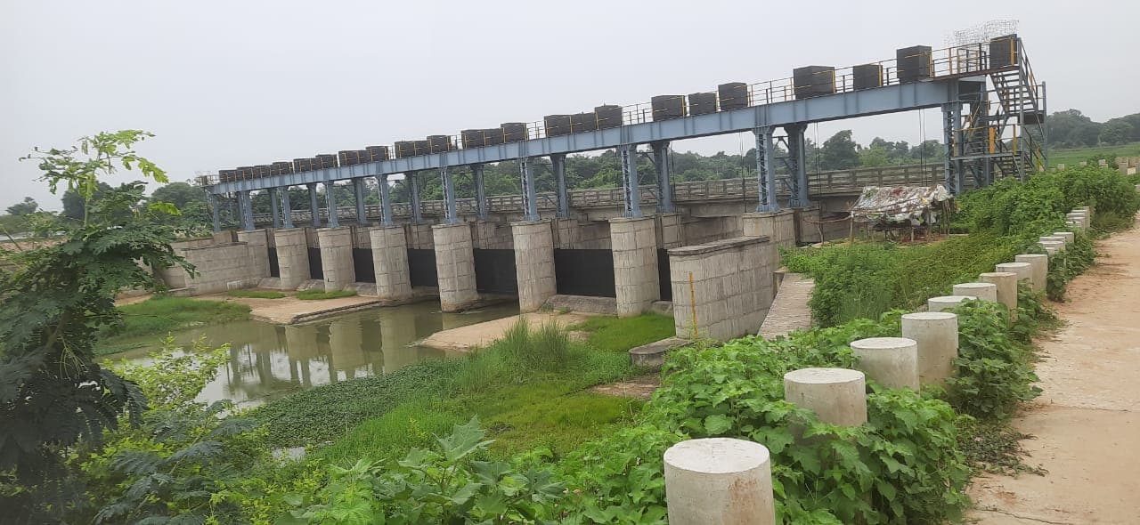 राजद नेता ने मलई बराज जल्द चालू कराने को लेकर अधिकारियों से की मांग राजद नेता ने मलई बराज जल्द चालू कराने को लेकर अधिकारियों से की मांग