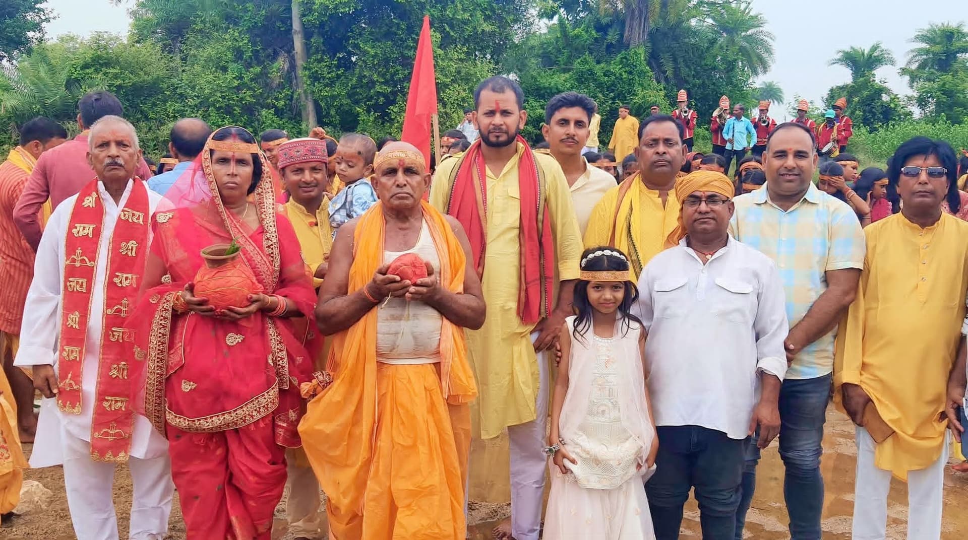 कटोरिया काली मंदिर में 108 कलशों की भव्य शोभायात्रा के साथ अखंड संकीर्तन का हुआ शुभारंभ कटोरिया काली मंदिर में 108 कलशों की भव्य शोभायात्रा के साथ अखंड संकीर्तन का हुआ शुभारंभ