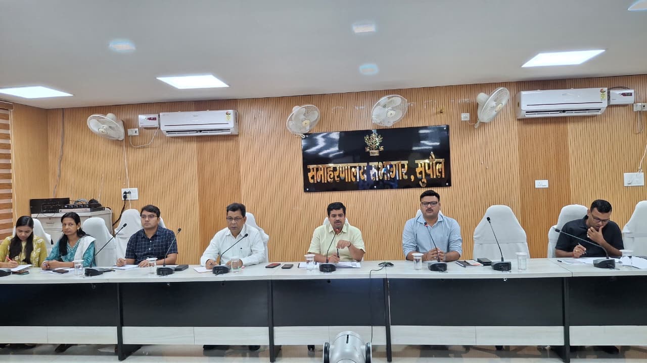 सुपौल में साप्ताहिक समीक्षा बैठक: लंबित मामलों के त्वरित निपटारे और जनकल्याणकारी योजनाओं में तेजी लाने के निर्देश सुपौल में साप्ताहिक समीक्षा बैठक: लंबित मामलों के त्वरित निपटारे और जनकल्याणकारी योजनाओं में तेजी लाने के निर्देश