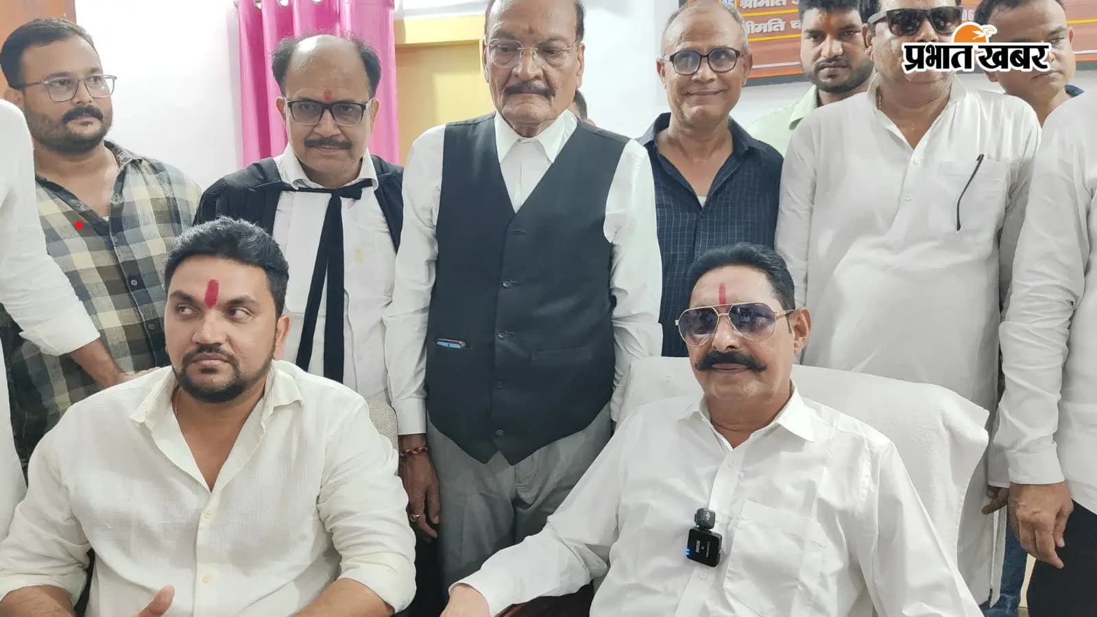कोर्ट परिसर में मौजूद अनंत सिंह और गुंजन सिंह कोर्ट परिसर में मौजूद अनंत सिंह और गुंजन सिंह