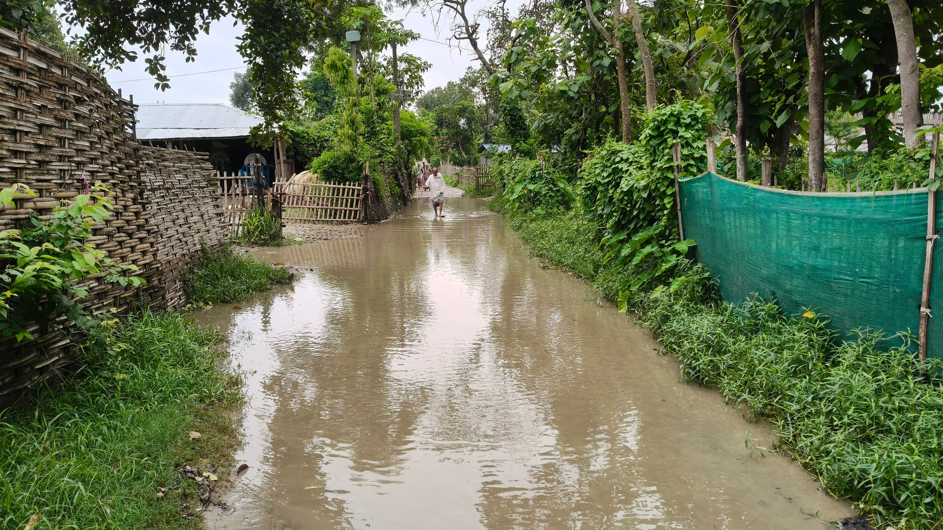 निर्मली में बारिश से सड़क पर दो फीट जलजमाव, आवागमन में परेशानी निर्मली में बारिश से सड़क पर दो फीट जलजमाव, आवागमन में परेशानी