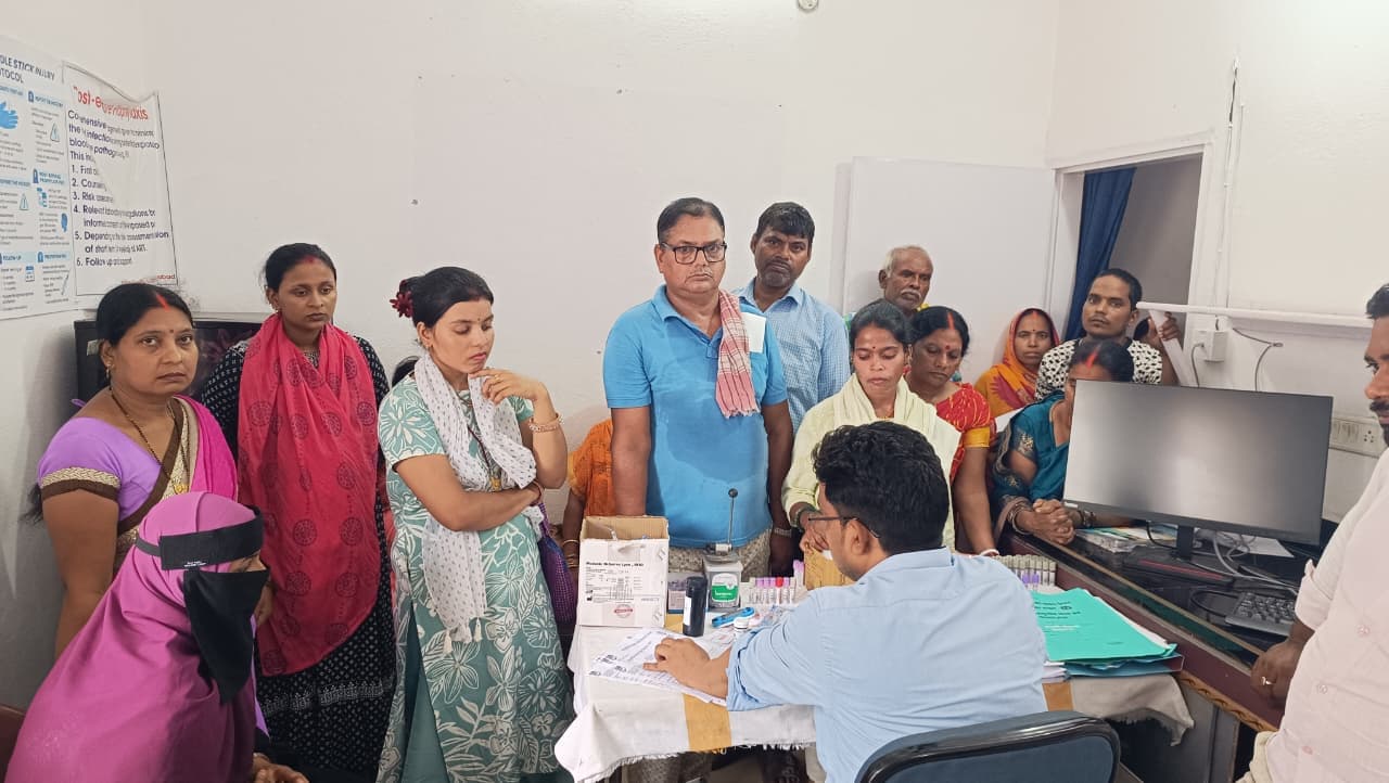 मौसम में बदलाव होने से वायरल फीवर के मरीजों की संख्या बढ़ी मौसम में बदलाव होने से वायरल फीवर के मरीजों की संख्या बढ़ी