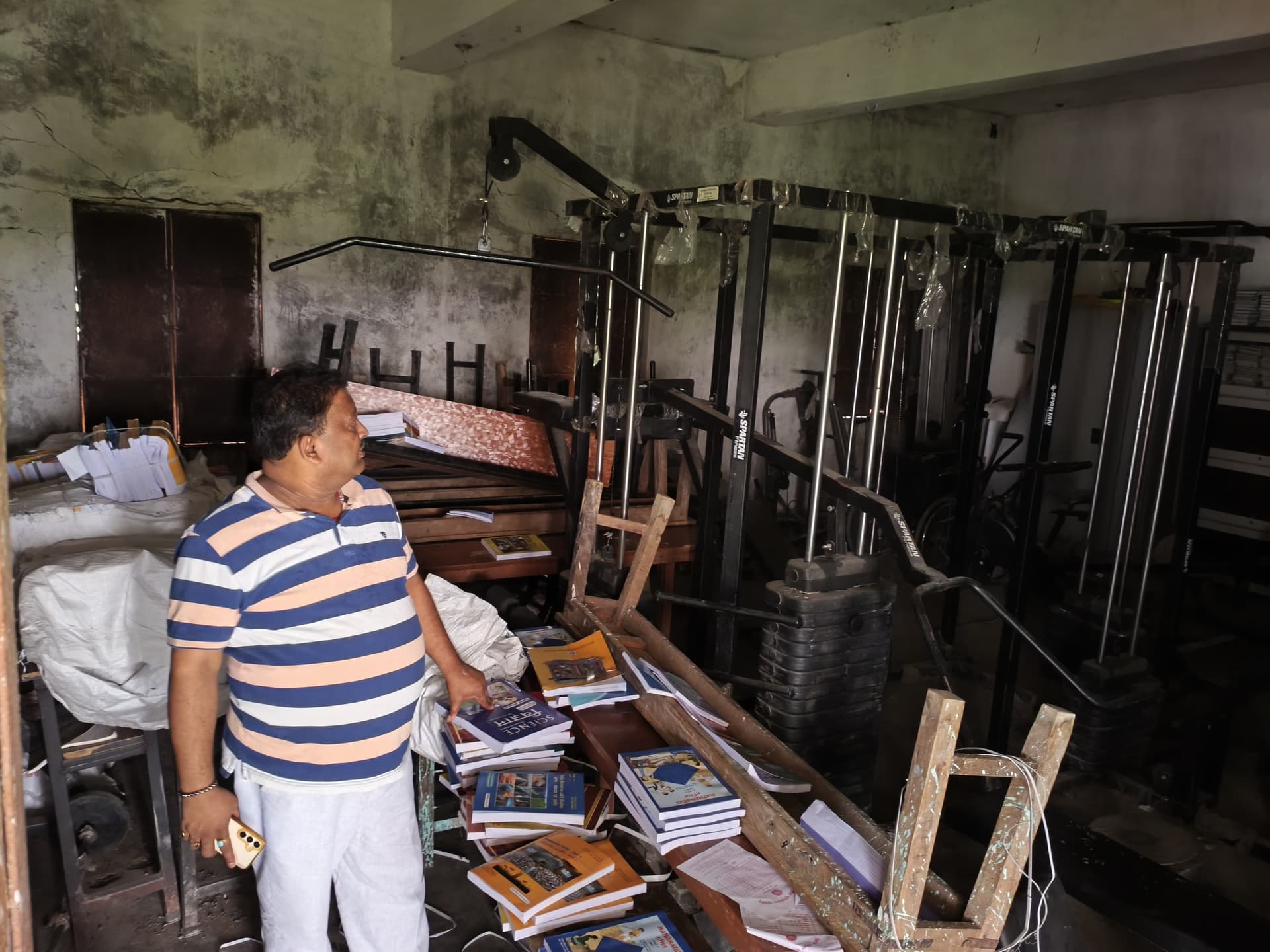 विद्यालय के औचक निरीक्षण में 863 में सिर्फ 1 छात्रा मिली उपस्थित विद्यालय के औचक निरीक्षण में 863 में सिर्फ 1 छात्रा मिली उपस्थित