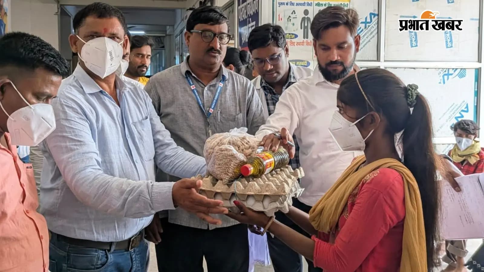 बिक्रमगंज में टीबी मरीजों को फूड बास्केट वितरण बिक्रमगंज में टीबी मरीजों को फूड बास्केट वितरण