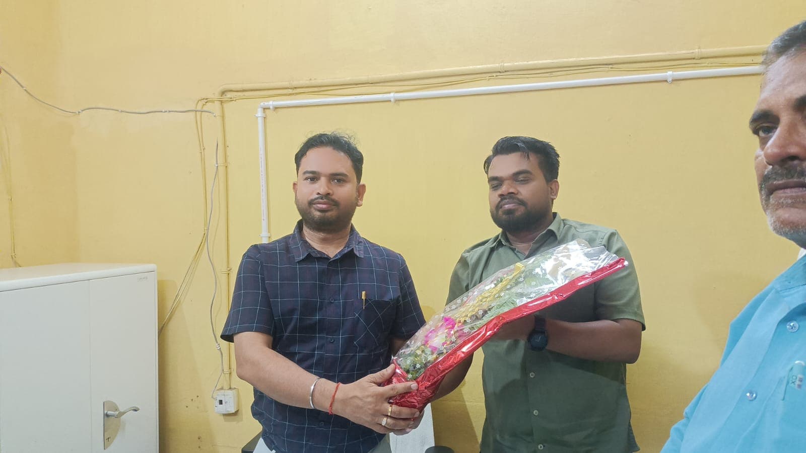 घोसी अंचल में नए अंचलाधिकारी ने संभाला पदभार, कर्मियों से किया परिचय घोसी अंचल में नए अंचलाधिकारी ने संभाला पदभार, कर्मियों से किया परिचय