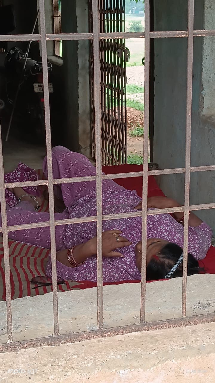 खड़गपुर के भीम बांध स्वास्थ्य उपकेंद्र में एएनएम की कार्यशैली पर ग्रामीणों का आक्रोश, वीडियो वायरल खड़गपुर के भीम बांध स्वास्थ्य उपकेंद्र में एएनएम की कार्यशैली पर ग्रामीणों का आक्रोश, वीडियो वायरल