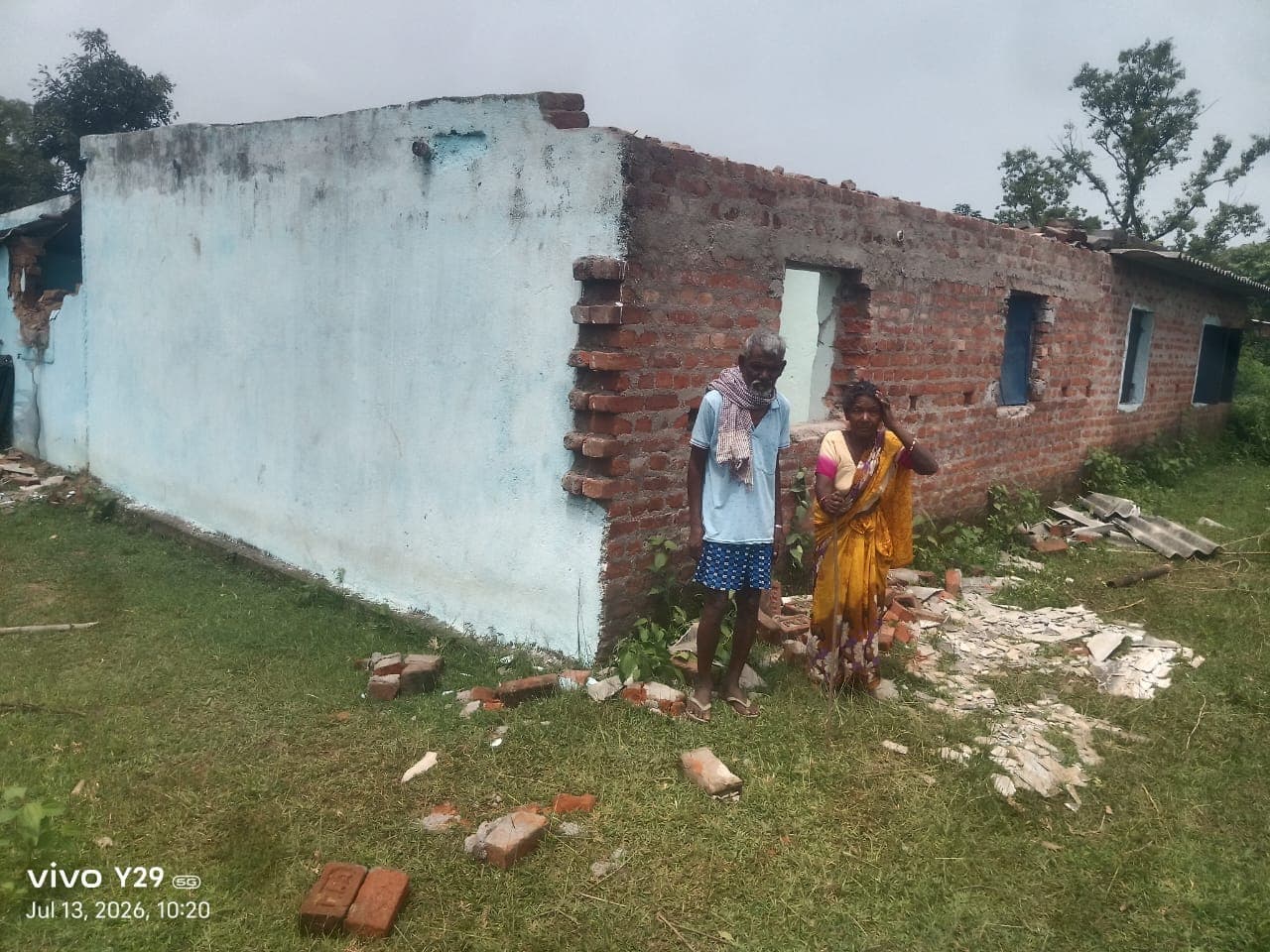 तोरपा में हाथी ने घर को किया क्षतिग्रस्त तोरपा में हाथी ने घर को किया क्षतिग्रस्त