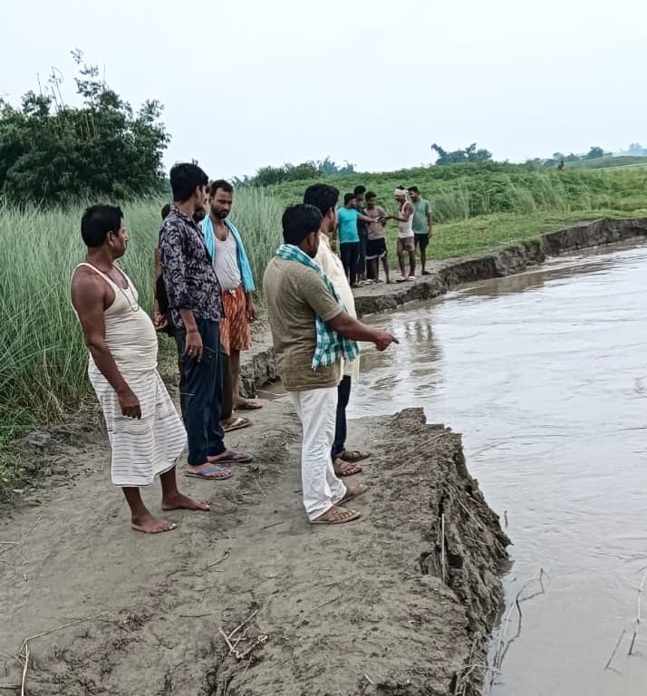 कोसी के कटाव से गोविंदपुर पर सैकड़ों परिवारों के घरों पर मंडराया खतरा कोसी के कटाव से गोविंदपुर पर सैकड़ों परिवारों के घरों पर मंडराया खतरा