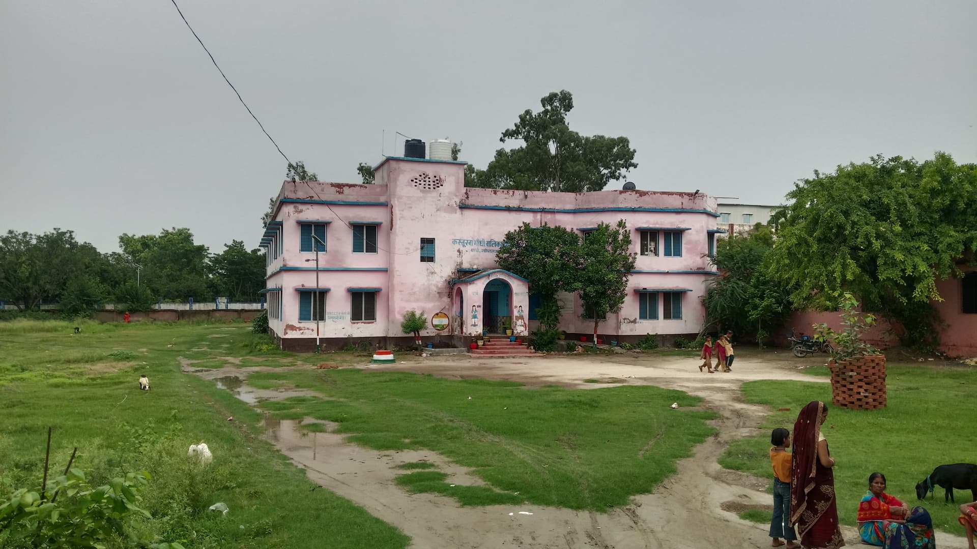 गोपालगंज के तीन केजीबीवी अब भी बिना चारदीवारी, सुरक्षा को लेकर शिक्षा विभाग अलर्ट गोपालगंज के तीन केजीबीवी अब भी बिना चारदीवारी, सुरक्षा को लेकर शिक्षा विभाग अलर्ट