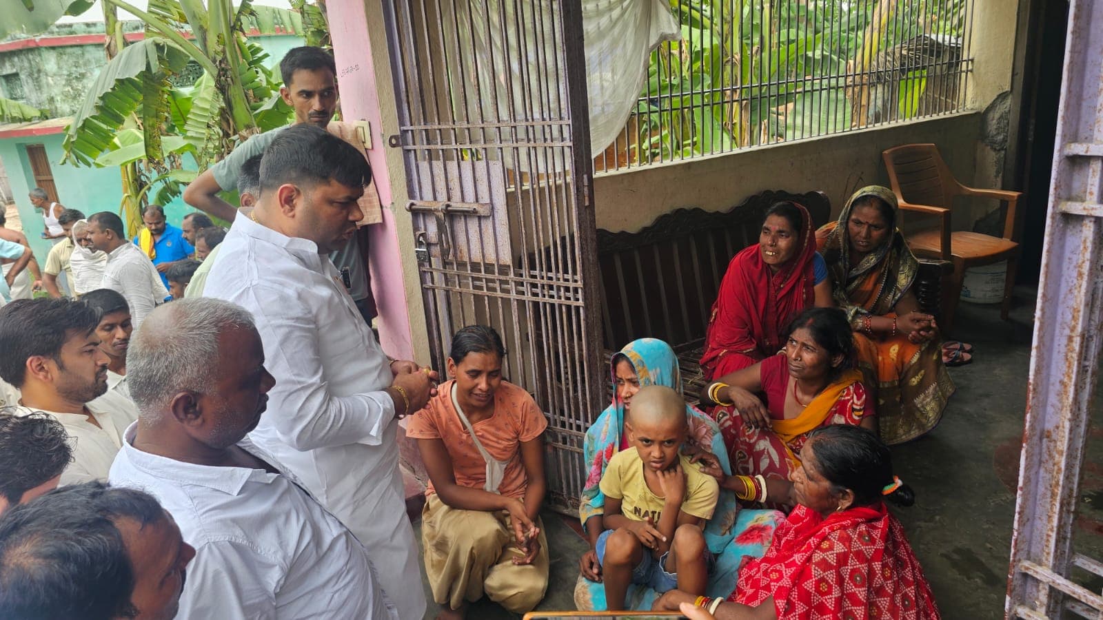 परिजनों को सरकारी नौकरी और 2 करोड़ मिले मुआवजा : डॉ मुकेश रौशन परिजनों को सरकारी नौकरी और 2 करोड़ मिले मुआवजा : डॉ मुकेश रौशन