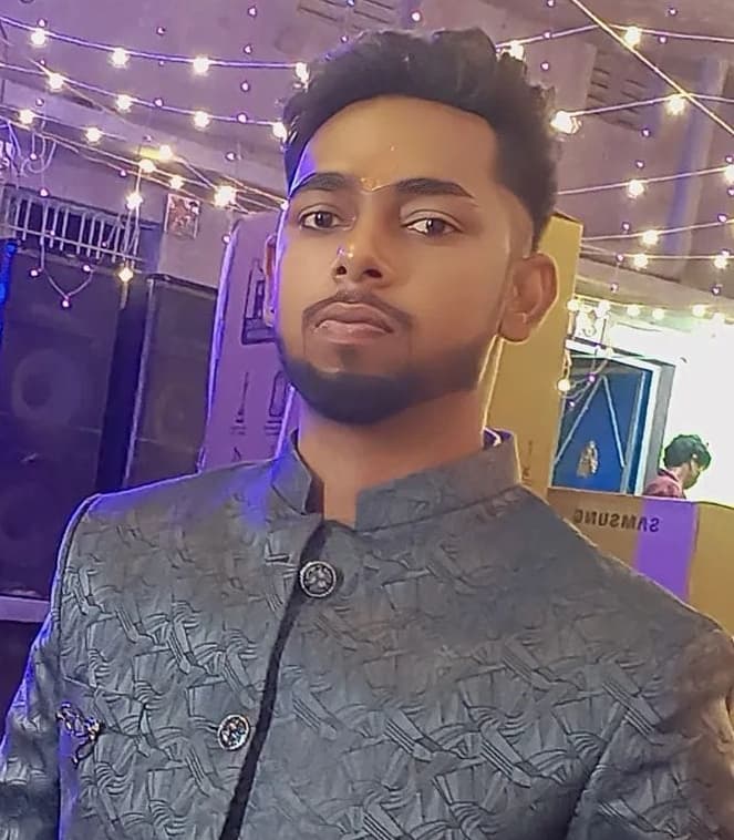 सड़क हादसे में युवक की मौत, गांव में पसरा मातम सड़क हादसे में युवक की मौत, गांव में पसरा मातम
